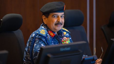 ملك البحرين يوجّه ببدء سحب الجنسيات من 