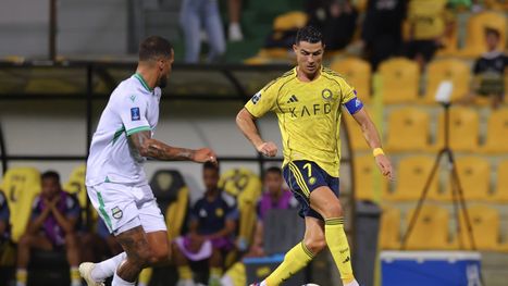 النصر السعودي يكتسح الأهلي القطري ويعبر إلى نهائي 