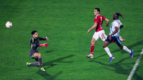 بيراميدز يكتسح الأهلي ويشعل المنافسة مع الزمالك بالدوري المصري (شاهد)