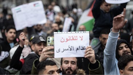 طلاب مغاربة يرفعون صور السنوار احتجاجا على قانون إعدام الأسرى (شاهد)