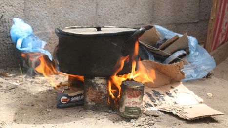 مهمة طهي الطعام في غزة صعبة ومكلفة.. لا غاز ولا حطب (صور)