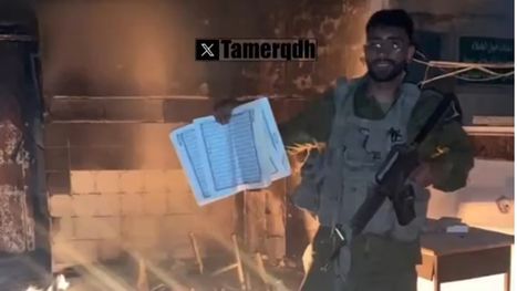 جندي إسرائيلي يحرق نسخة من القرآن الكريم في غزة