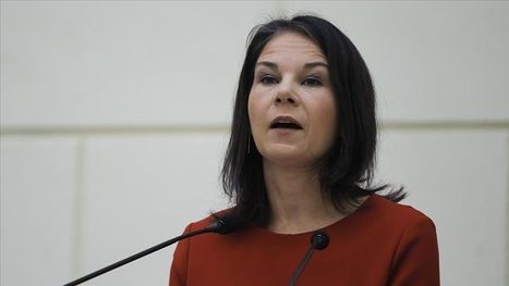 المنافق الذي يريد أن يربينا ...