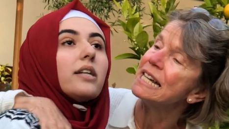 التحقيق مع أستاذة جامعية سحبت "الميكروفون" من يد طالبة مؤيدة لغزة (شاهد)