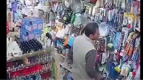 لقطات توثق شراء السائح التركي سكينا قبل تنفيذه عملية طعن بالقدس (شاهد)