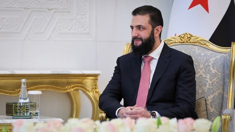 تعديلات وزارية وإدارية لافتة في سوريا.. الشرع يعفي شقيقه من منصبه