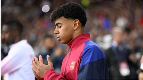 مدرب برشلونة يعلّق على رفع يامال العلم الفلسطيني.. ماذا قال؟