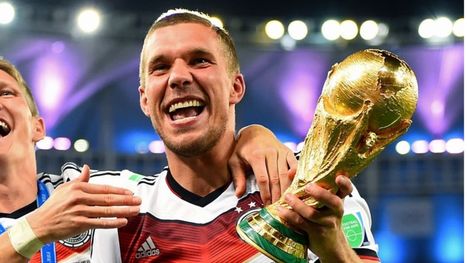 الألماني بودولسكي بطل مونديال 2014 يودع الملاعب بعد مشوار طويل
