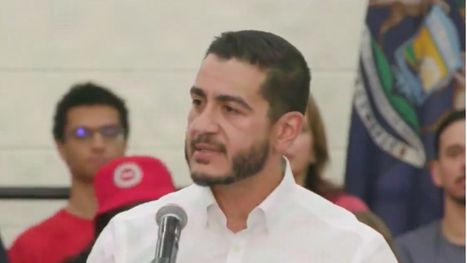 مرشحان ديمقراطيان يسخران من 