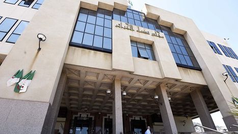 القضاء الجزائري يدين روائيا بالسجن 3 سنوات وغرامة مالية