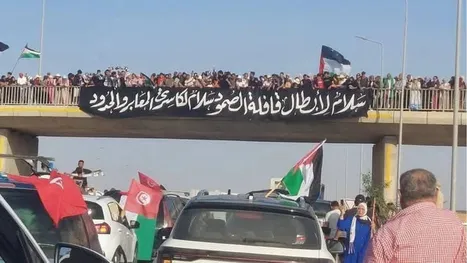 الناطق باسم قافلة الصمود لـ"عربي21": سنعود لتونس فور إطلاق سراح المعتقلين الناطق باسم قافلة الصمود لـ"عربي21": سنعود لتونس فور إطلاق سراح المعتقلين