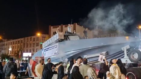 بحرية الحرس الثوري تكشف عن زورق سريع جديد يحمل صواريخ بحرية