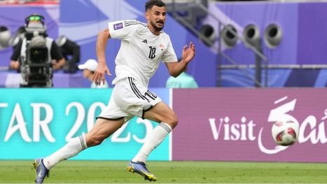 مهاجم منتخب العراق أيمن حسين خضع للاستجواب لساعات في مطار شيكاغو