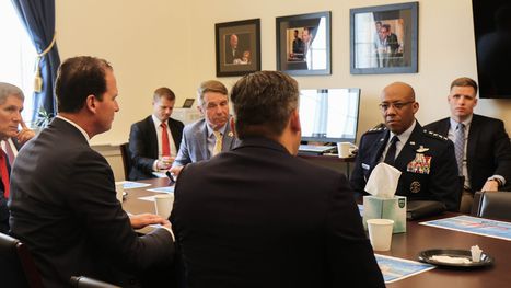 ترامب يقيل الجنرال تشارلز براون من منصب رئيس هيئة ...