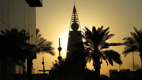 انفجارات عنيفة تهز شمال الرياض بعد إعلان الحوثيين قصف مطار الملك خالد