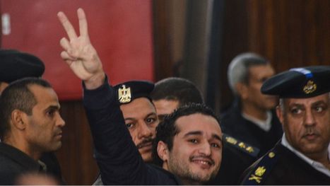 سلطات النظام المصري تقرر حبس الناشط أحمد دومة لمدة عام بتهمة نشر 