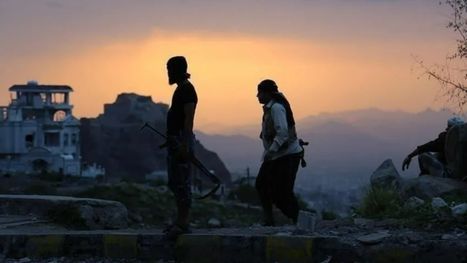 أنباء تتحدث عن حفر الحوثيين خنادق قرب باب المندب وتلغيم البحر