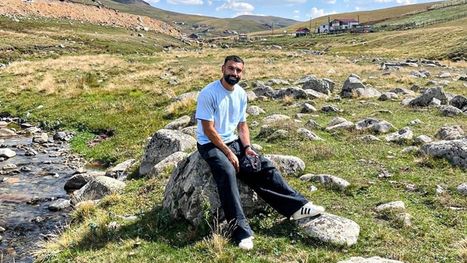 صورة عفوية لمحمد صلاح على صخرة بطرابزون تحولها لمزار سياحي (شاهد)