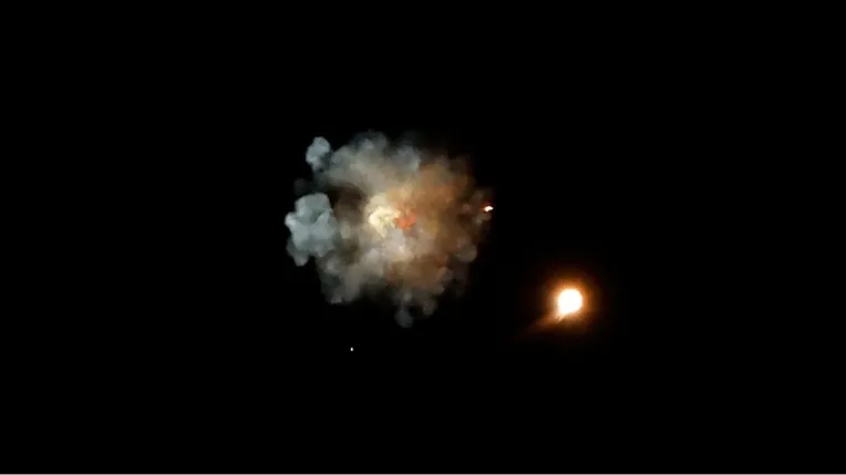 رشقة صواريخ إيرانية جديدة تضرب ميناء حيفا وتل أبيب