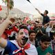 سوريون يتفاعلون وهم يشاهدون بث مباشر  لمباراة فريقهم ضد أستراليا - أ ف ب