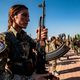 مقاتلات من الوحدات الكردية - جيتي