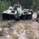 ناقلة جنود روسية مدمرة في مناطق شرق أوكرانيا- تويتر