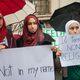 مظاهرة مسلمي إيطاليا رفضا للإرهاب - صحيفة المانفيستو الإيطالية