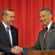 رئيس الوزراء التركي رجب طيب أردوغان مع لي حسين لونج رئيس وزراء سنغافورة - أ ف ب