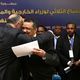وزير الخارجية المصري شكري يعانق وزير الخارجية الأثيوبي ـ أ ف ب