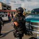 عناصر من قوة النخبة في شرطة ولاية جاليسكو المكسيكية يقومون بدورية تفتيش اثناء عملية امنية في جاماي، 