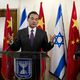 وزير الخارجية الصيني وانغ يي ورئيس الوزراء الإسرائيلي نتنياهو - 18-12-2013 - أ ف ب