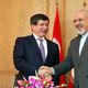 وزيرا الخارجية التركي أحمد داوود أوغلو والإيراني جواد ظريف - الأناضول