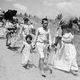 لاجئون فلسطينيون قرب حيفا 1948