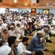 مسلمو بريطانيا مصلون في صلاة الجمعة في مسجد مانشستر المركزي - جيتي