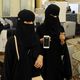 نساء سعوديات في معرض للتصميم - أ ف ب