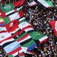 متظاهرون في ميدان التحرير يرفعون أعلام الدول العربية - أ ف ب