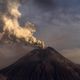 بركان تونغوراهوا يقذف رمادا في كويتو في الاكوادور في 3 شباط/فبراير 2014