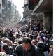 تجمع السكان للحصول على مساعدات الأمم المتحدة - مخيم اليرموك - دمشق