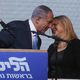نتنياهو مع زوجته سارة بعد فوزه بالانتخابات الاسرائيلية 2015 - أ ف ب