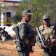 قوات الأمن التونسية في مكان الهجوم في مدينة بنقردان - أ ف ب
