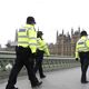الشرطة البريطانية على جسر ويستمنستر بعد يوم من الهجوم- أ ف ب