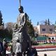 إعادة نصب تمثال حافظ الأسد وسط درعا أثار غضب سكان المحافظة- تويتر