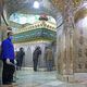 مرقد المعصومة المقدس لدى الشيعة في قم الإيرانية لا يزال مفتوحا للزوار رغم انتشار العدوى- جيتي
