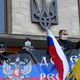 موالون لروسيا يحلتون مبان حكومية شرق أوكرانيا - الأناضول