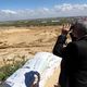 هنية يراقب من منظار عسكري مواقع الاحتلال على حدود غزة - تويتر