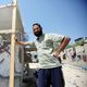سياج لحماية لوحة الفنان "بانكسي" في غزة