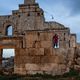 سوريا اطفال نازحون يلعبون عند الآثار الرومانية نيويورك تايمز