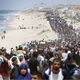 عشرات آلاف الفلسطينيين يصرون على العودة إلى مناطق شمال القطاع- الأناضول