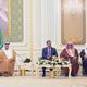 استضافة الملك سلمان لهادي وحكومته في قصر اليمامة - واس ..  اليمن