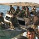 مقاتلو قوات سوريا الديمقراطية يعبرون بحيرة الأسد للانضمام إلي معركة الطبقة - التايمز